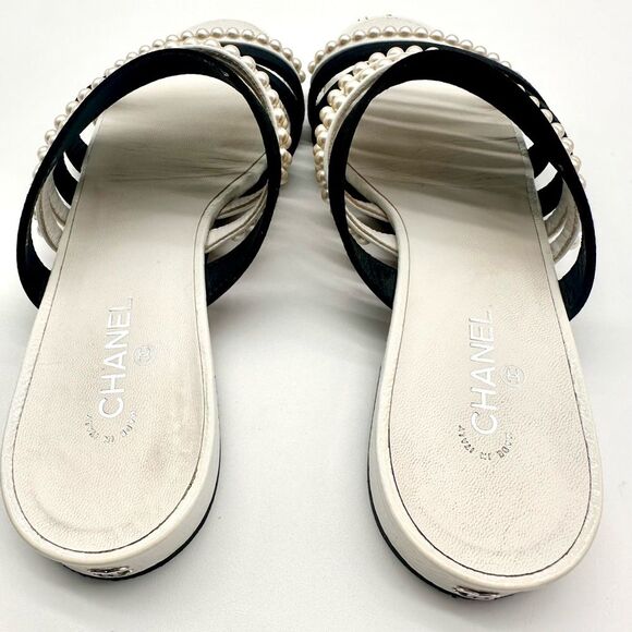 Chanel CC Logo Grosgrain Leather Pearl Straps Mules Sandals White/Black EU 38.5 - Picture 9 of 11